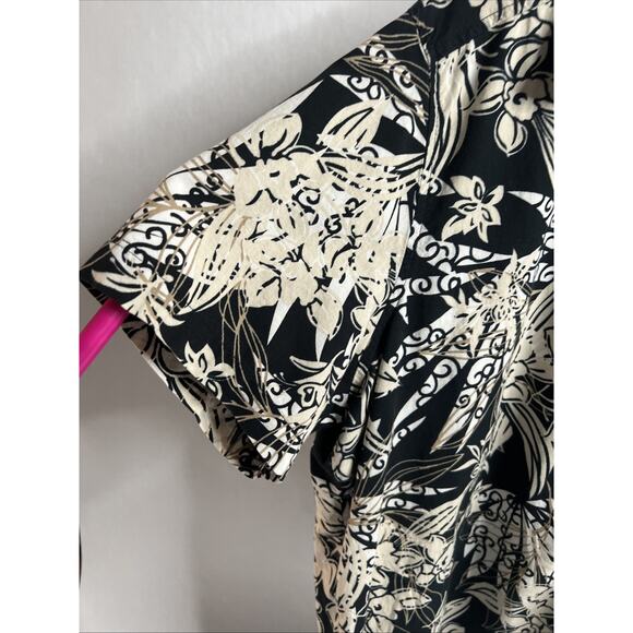 Erika Women’s 1X Black/Ivory Floral Hawaiian Shrt Sleeve Cotton Blend Button Up - Picture 3 of 7
